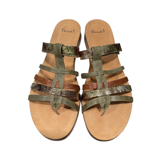 Denken! | Olivgrüne Riemensandale (Precio Talla)