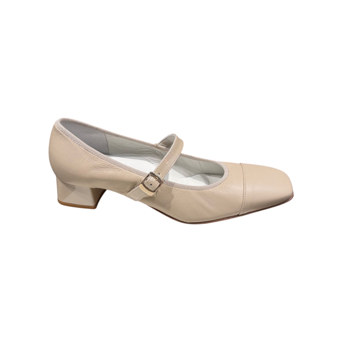 Big Shoes Privé | Pump Beige mit Riemen