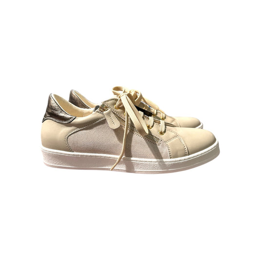 Big Shoes Privé  |   W-Silver/B-Gold Bio Sneaker